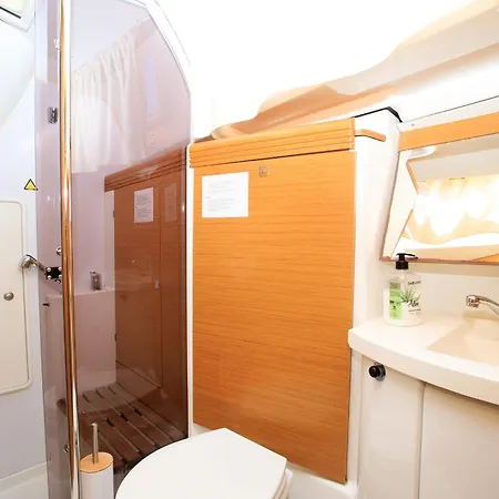 Salis - Jeanneau 39i Hotel en barco *